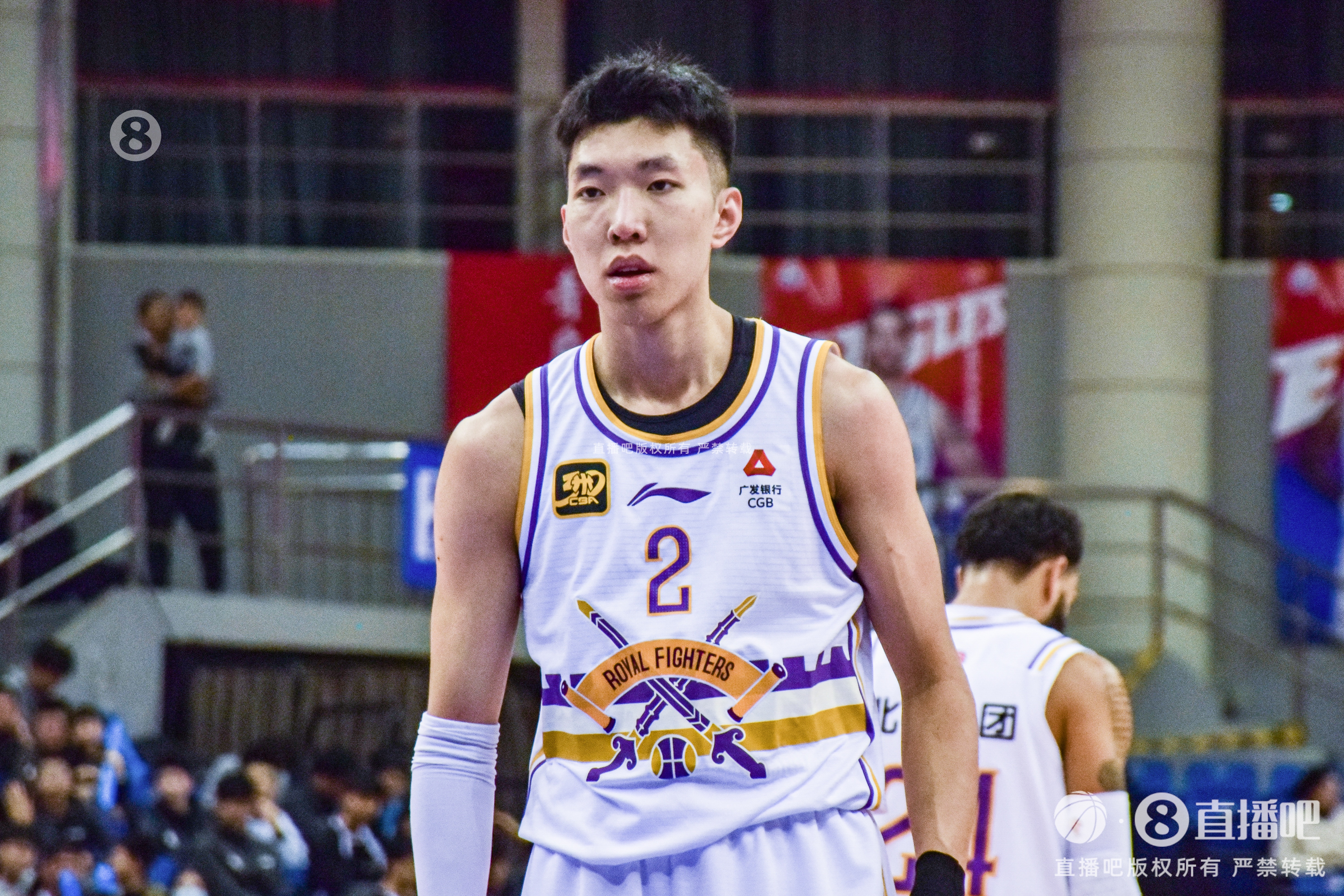 身手全能!廖三宁半场9中5拿到15分3板4助1断 正负值+12