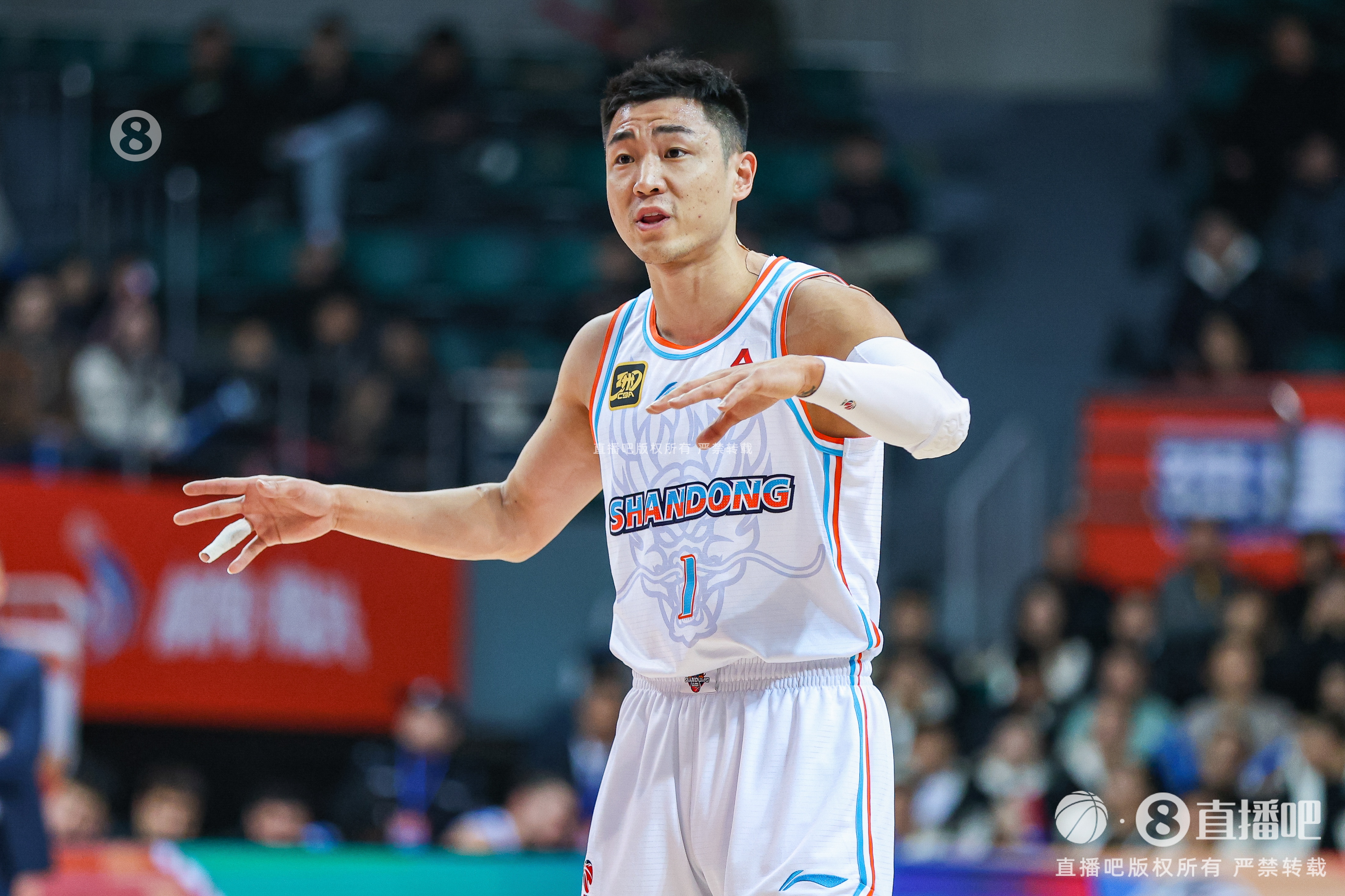 高效全能!高诗岩14中10砍下27分5板5助 正负值+33全场最高