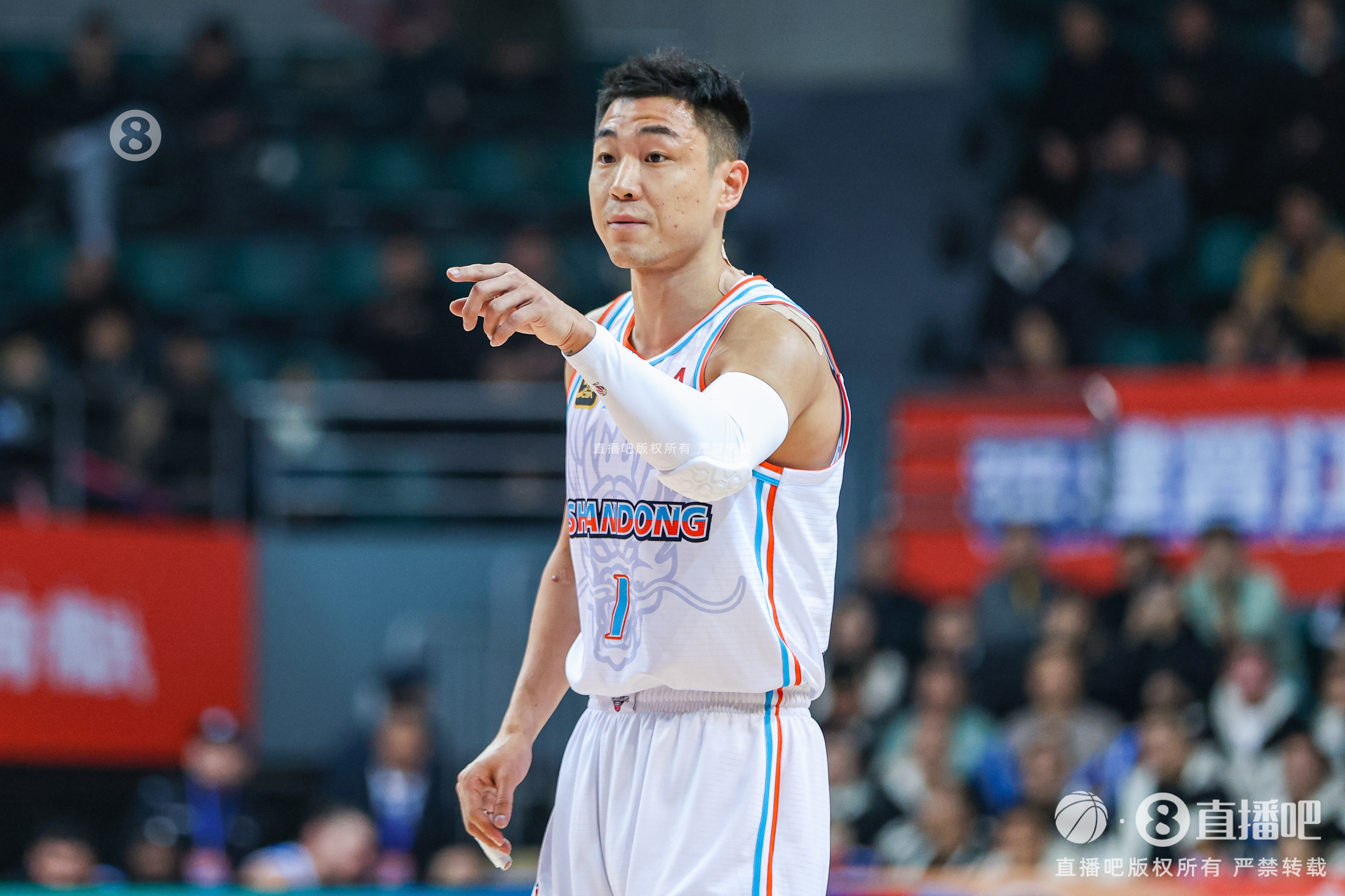 攻防俱佳!高诗岩10中7拿到19分6助5断 正负值+18